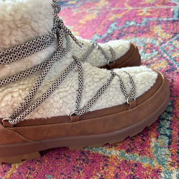 Steve Madden | Women’s Brown/Cream Faux Sherpa Zip/Lace Up Brenna Ankle Boot 9.5 - Picture 5 of 14